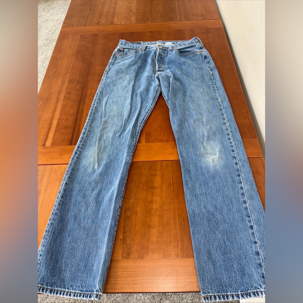 Y2K Levi’s Classic Blue Men's Jeans 100% cotton
Button fly